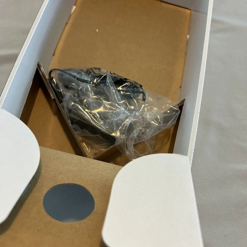 ARRIS Surfboard Docsis 3.0 Cable Modem And AC1600 Dual Band Wi-Fi Router - Picture 5 of 8